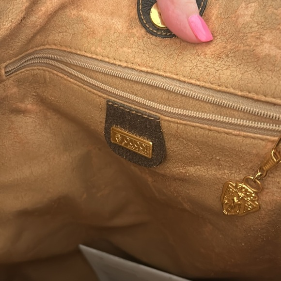 Authentic Gucci Tall Monogram Handbag. Comes with Authentification Certificate. - Picture 5 of 5